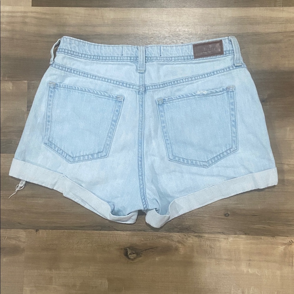 100% cotton Hollister Light Wash Jean Shorts - Picture 3 of 7
